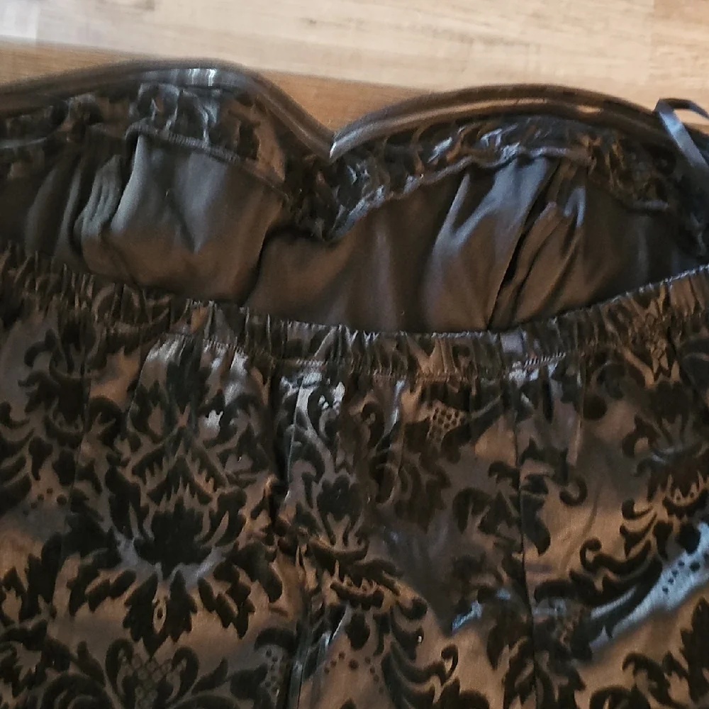 Chic Black Patterned Bustier - Picture 4 of 4